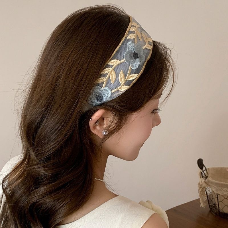 New Chinese-style high-end embroidered flower headband, female ethnic style floral cotton and linen fabric wide edge high head top headband details Picture