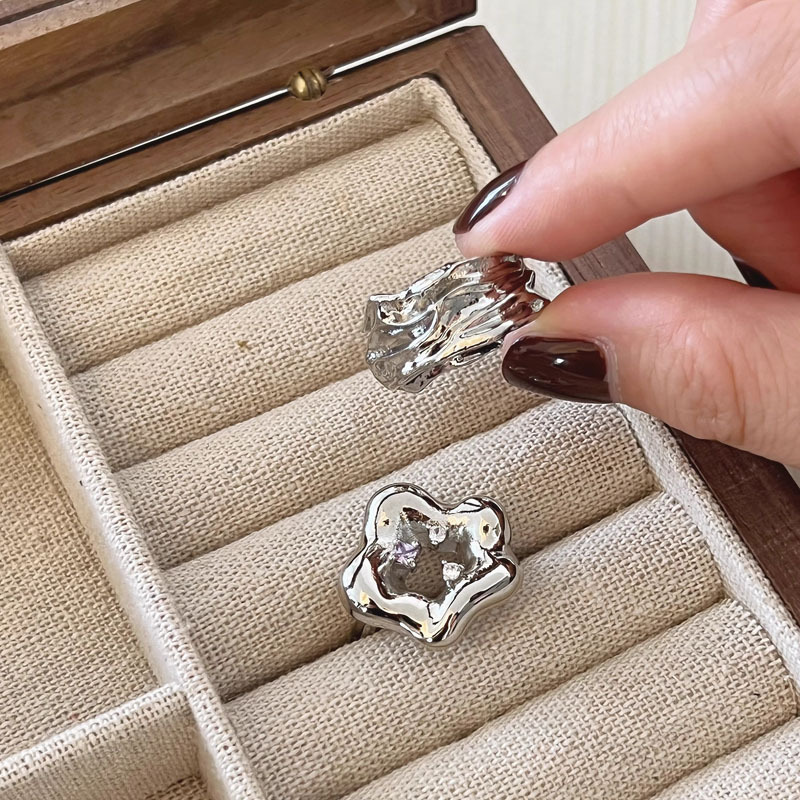 Exaggerated and unique sweet and cool style flower opening ring, women's niche design sense, ins cold style fashionable and versatile ring Specification drawing