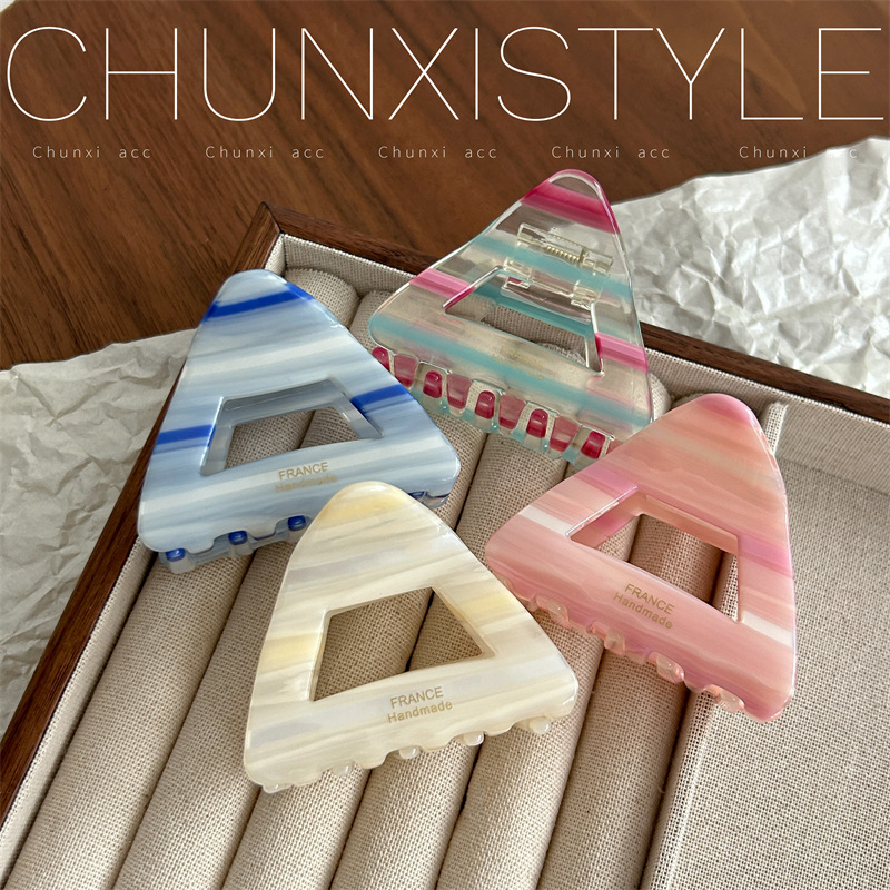 Ice cream striped acetate triangular gripper, niche design shark clip, back head plate hair clip, semi-tied hair claw hair accessory full figure