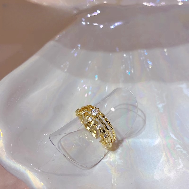 Ins-style zircon plain ring, a unique and niche design for women, exudes a sense of high-end luxury and is versatile. It's a trendy open-top ring accessory Application Scenario