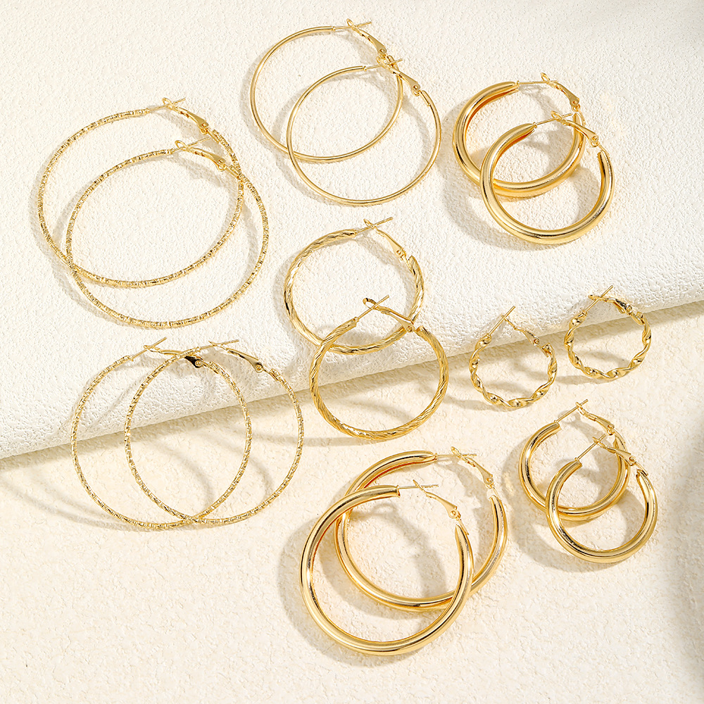 8-piece set of versatile circle earrings with a European and American cross-border hammered pattern, a fashionable commuting large circle earring set Application Scenario