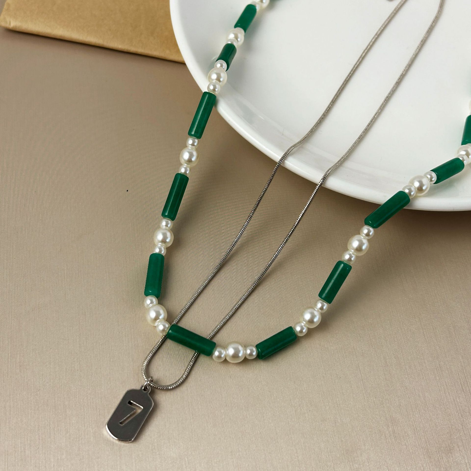 Niche design sense, glass beaded pearl necklace, women's lucky number 7 pendant, collarbone chain, neck chain accessory details Picture