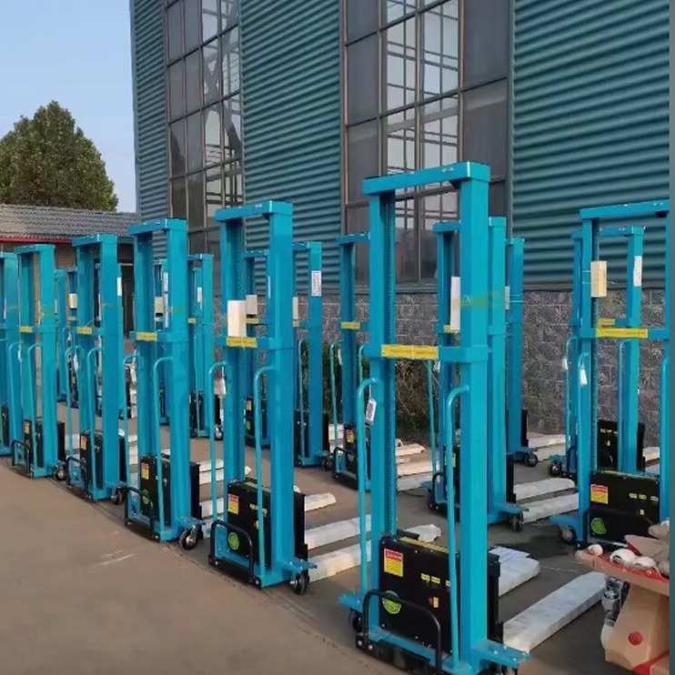 1-ton electric truck-mounted forklift, 500kg, 1000kg, 1.6-meter remote-controlled stacker, for loading and unloading truck-mounted vehicles Application Scenario