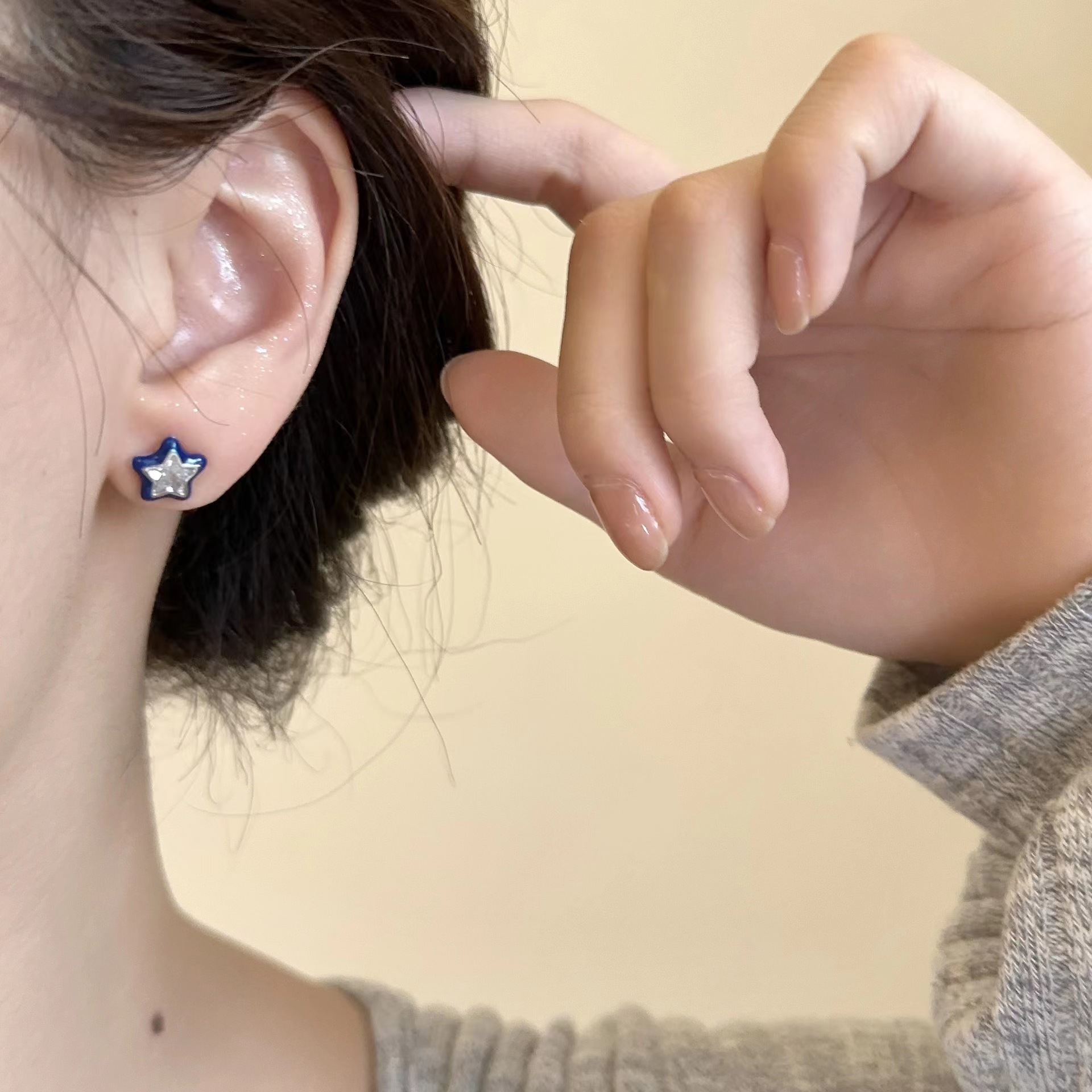 Sweet and cool pink heart-shaped zircon ear stud, glittering with diamonds, small star-shaped cat ear stud, niche cochlear stud earrings Specification drawing