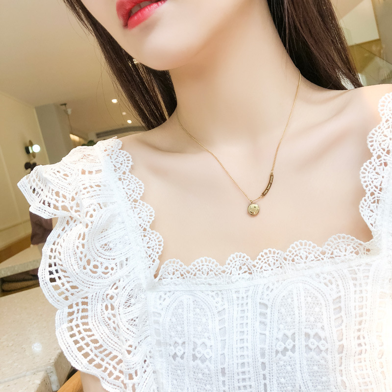 Korean version smiling face titanium steel necklace for women, 18K gold fashionable and trendy pendant, non-fading, light luxury and niche design collarbone chain details Picture