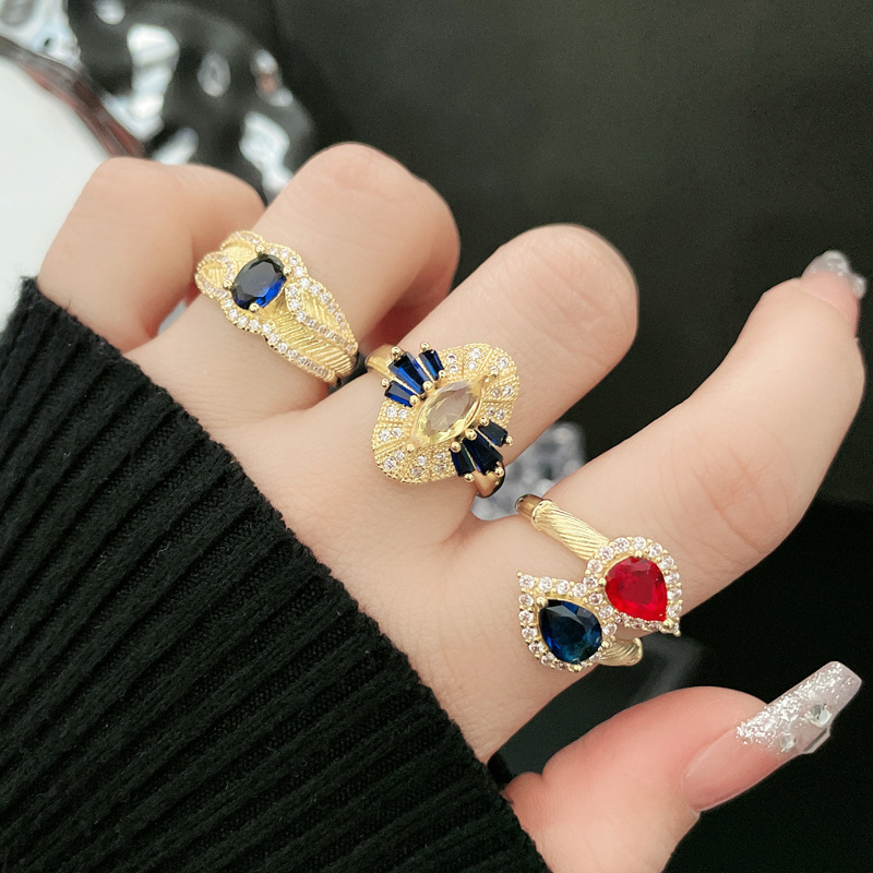 The retro ring for women exudes a sense of light luxury and sophistication. It features a niche design on Instagram, with a cold and cool style that showcases a fashionable and individualistic vibe full figure
