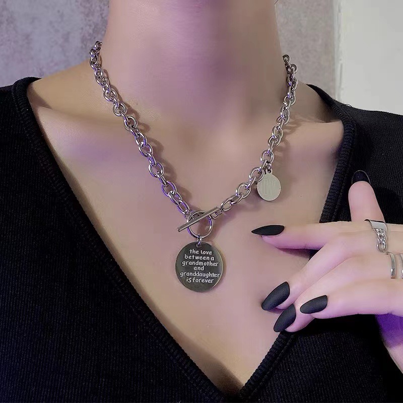 Niche and unique round pendant chain necklace for girls, 2023 new trendy Instagram hip-hop letter collarbone chain for men Specification drawing