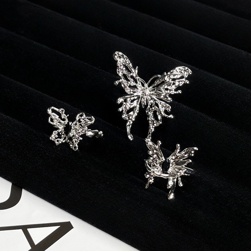 Liquid unique and personalized butterfly opening ring for women, Baroque punk style versatile index finger ring, niche fashion accessory Application Scenario