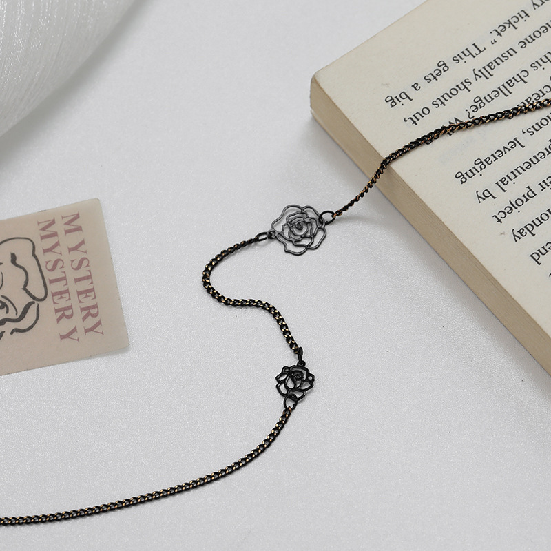 Black rose necklace for women, a niche retro and versatile collarbone chain, an ins simple and elegant necklace Application Scenario
