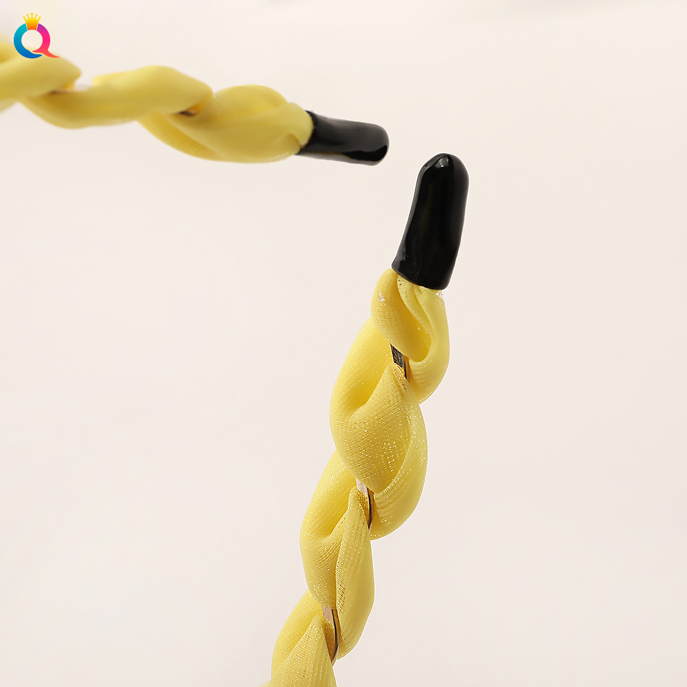 Qiyue Korean-style super fairy-like European-style hair band in candy color, small, trendy hair tie, sweet and stylish metal headband for going out Application Scenario