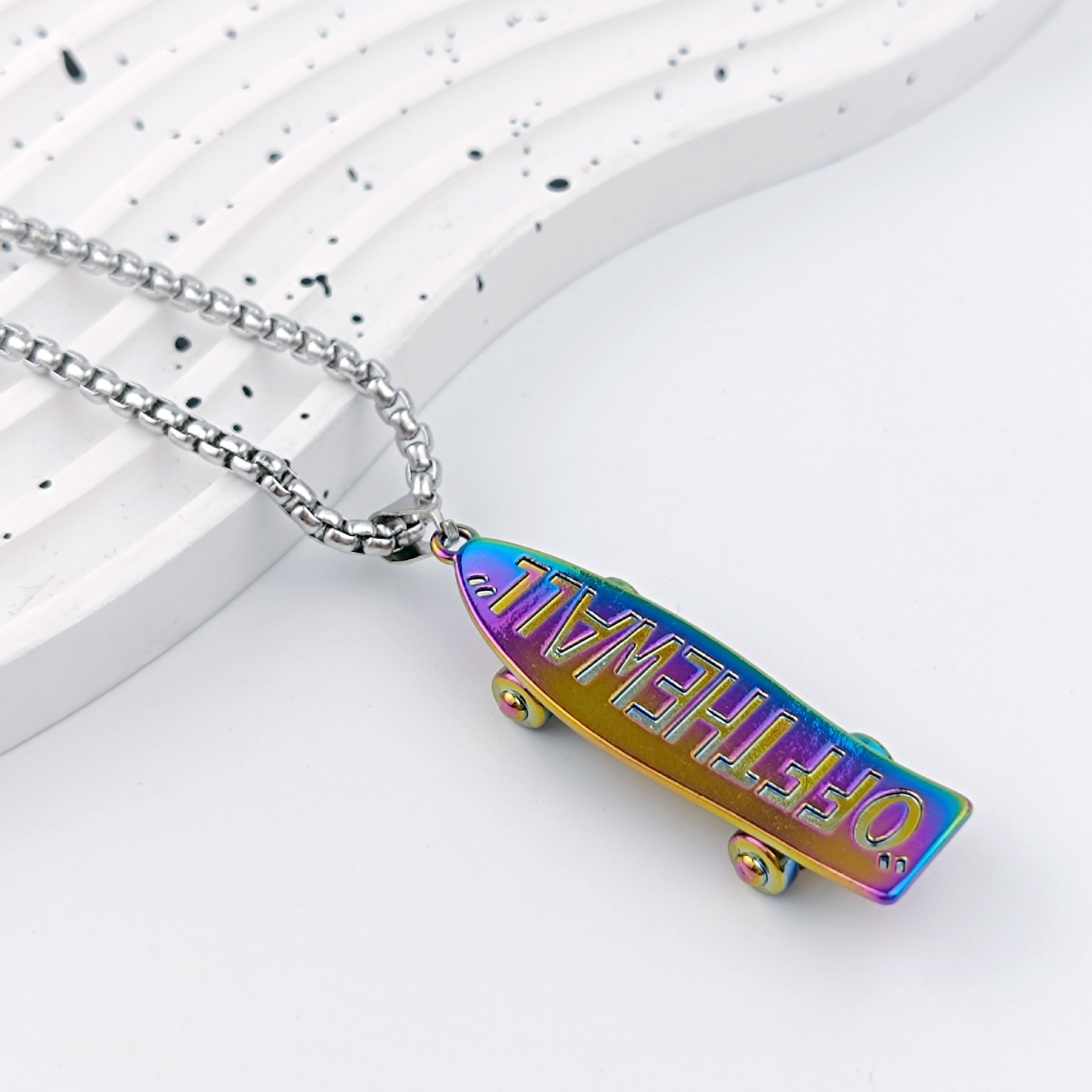 Cross-border fashion colorful skateboard necklace, Instagram trendy Internet celebrity, European and American hiphop street personality sweater chain pendant Specification drawing