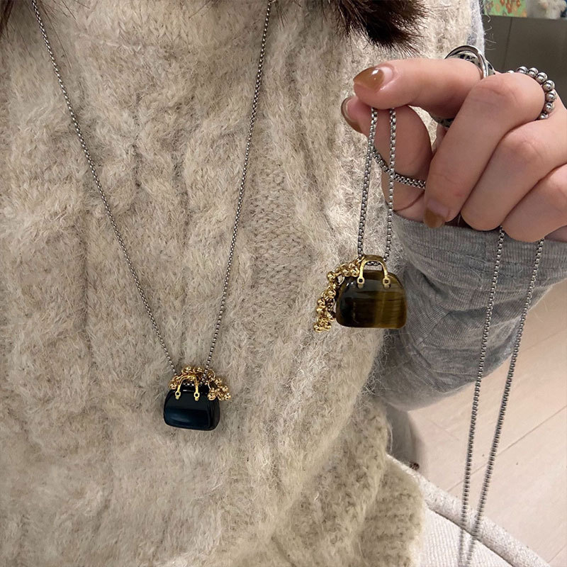Simple tiger's eye stone bag with a sense of shape, grape string pendant necklace, women's design sense, fashionable and versatile sweater chain details Picture