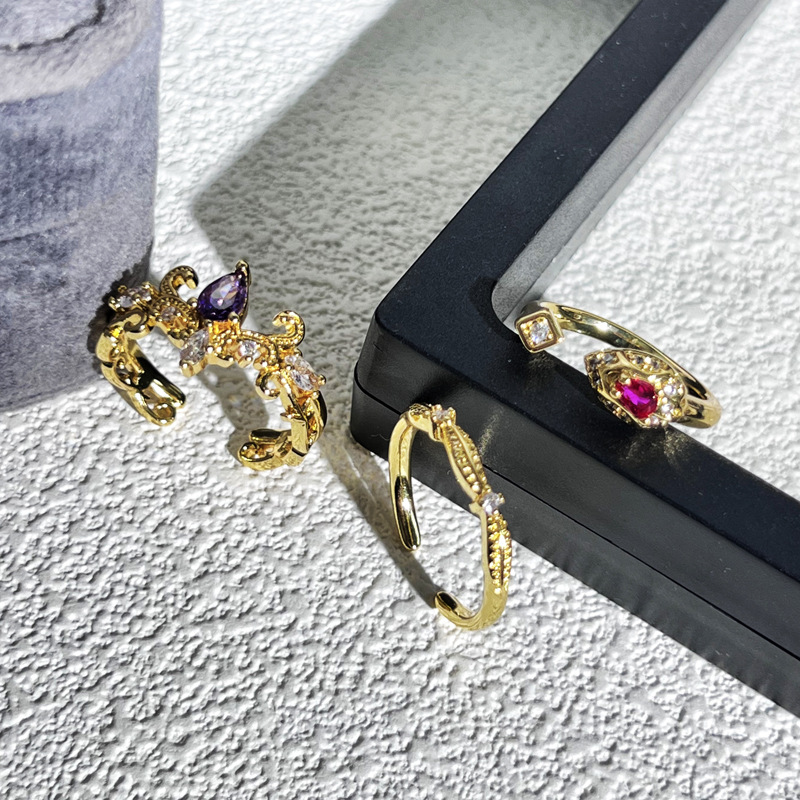Exquisite mid-style light luxury crown purple diamond sweet and cool open ring for women's fashion cold style geometric versatile index finger ring Application Scenario