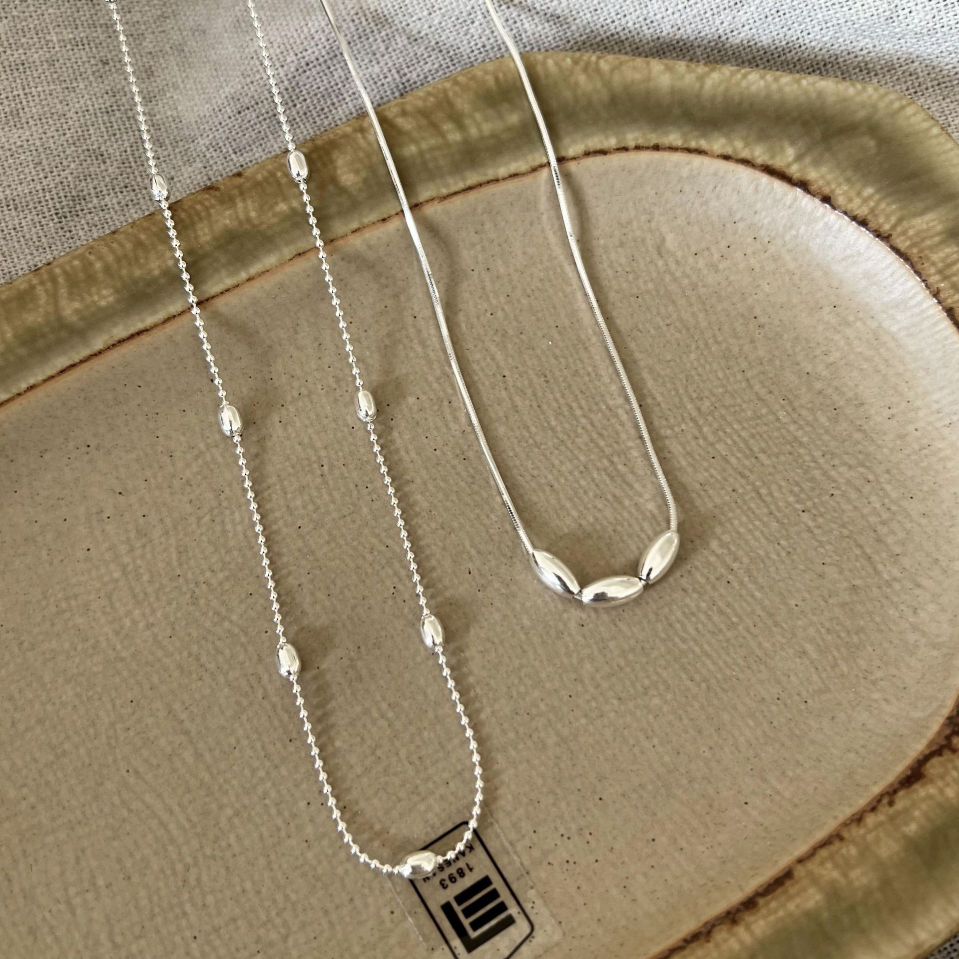 A niche snake bone and olive bead double-layered necklace for women, with a design sense, light luxury and simple style, is a simple collarbone chain accessory Application Scenario