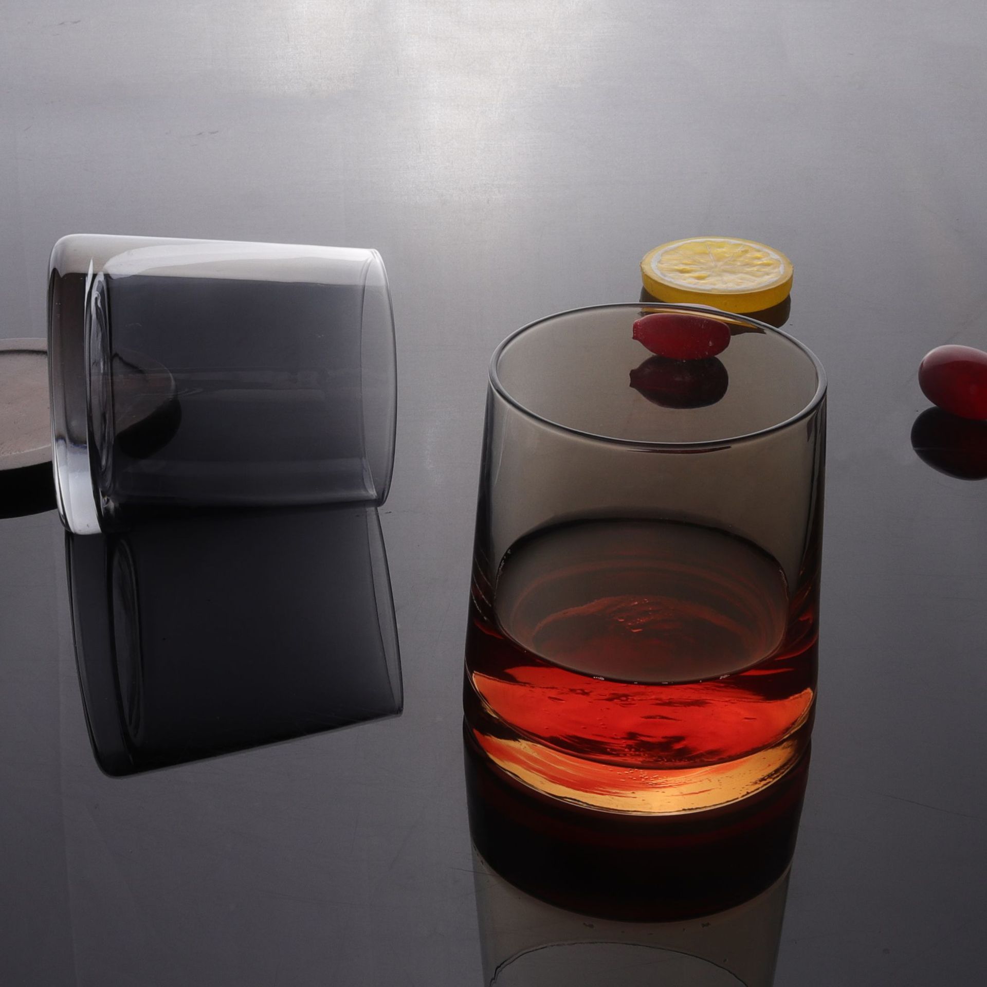 Simple Nordic-style household washbasin cups, hotel couple cups, colorful tooth-washing cups for hotel rooms, and light luxury mouthwash cups Application Scenario