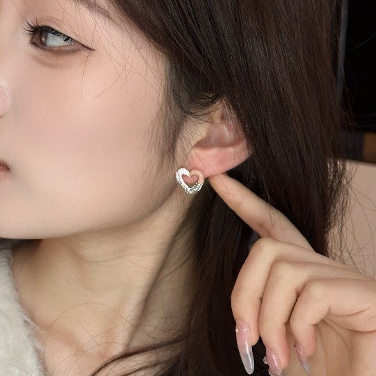 925 Light Luxury and elegant Love micro-embedded stud earrings, a niche design for women, super sparkling heart-shaped earrings, versatile and elegant earrings details Picture