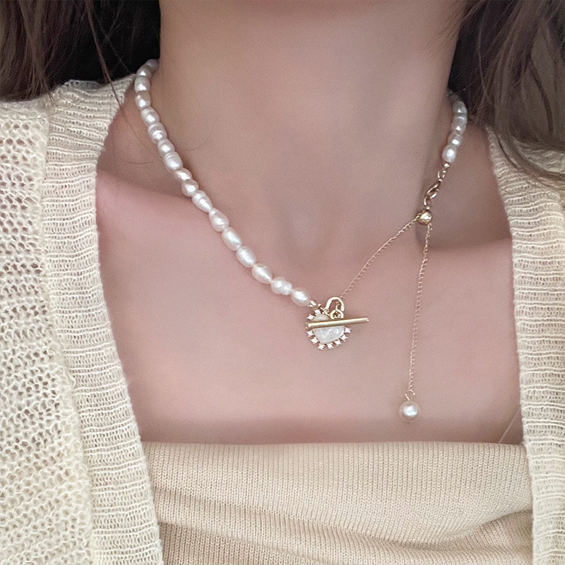 French-style gentle pearl heart-shaped shell necklace, a retro, light luxury and niche accessory for women, collarbone chain full figure