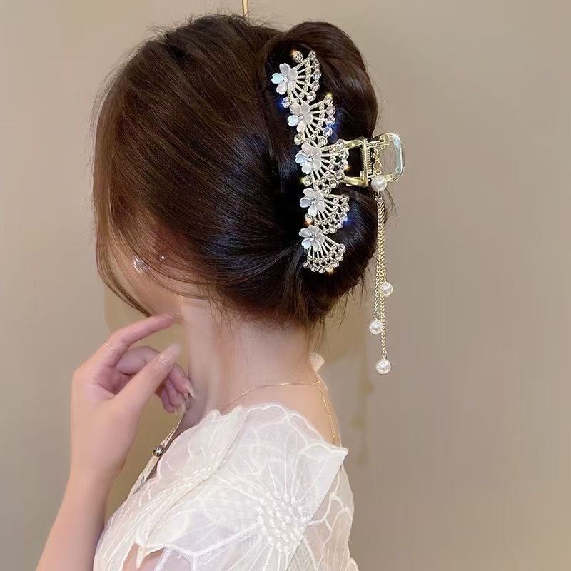 Butterfly flower tassel hairpin for women, high-end style, large back head claw clip, high appearance level, step tassel shark clip details Picture