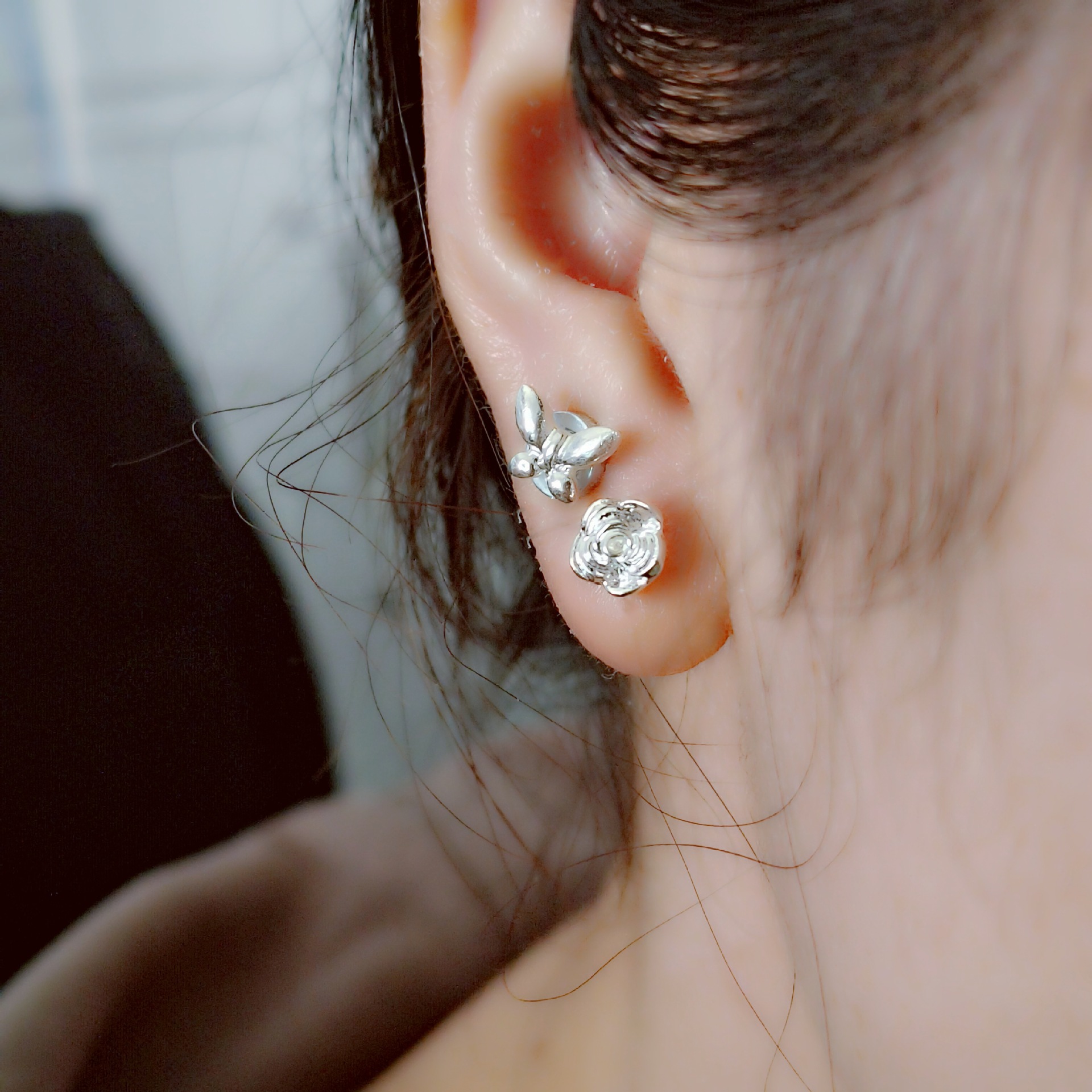 This exquisite and versatile butterfly flower geometric set with stud earrings is trendy and simple for daily commuting details Picture