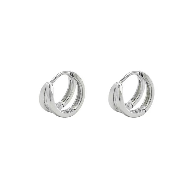 In 2025, the simple and versatile double-layer plain ear loops are in an ins trend, with a cool and unique style. They are high-end and elegant earrings Item Picture