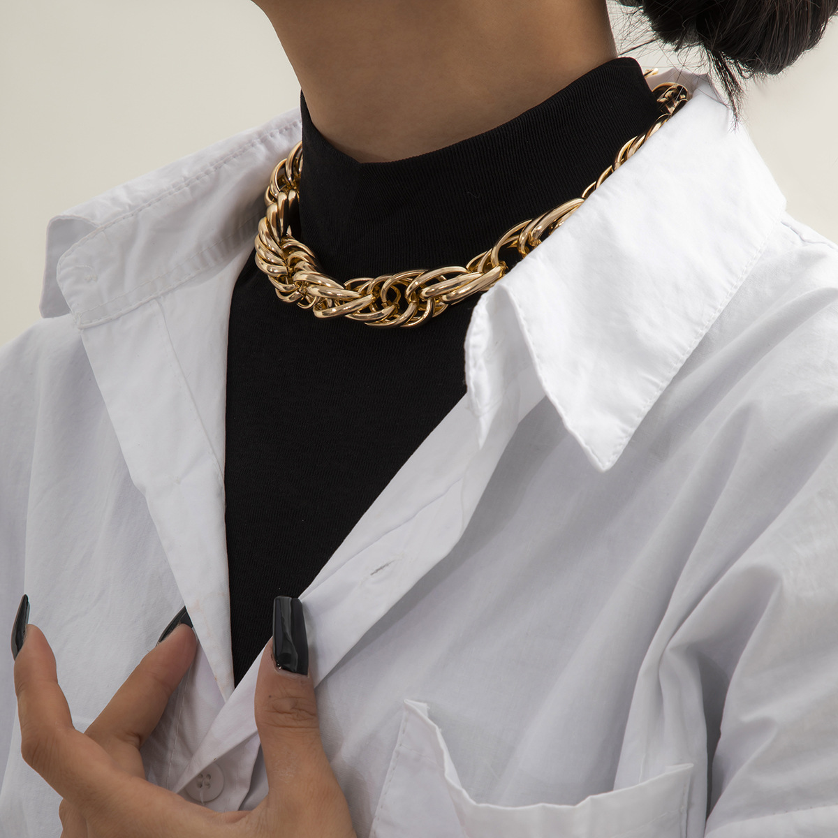 European and American cross-border jewelry, simple and retro metal style necklaces, exaggerated female personality, thick twisted chain geometric necklaces full figure