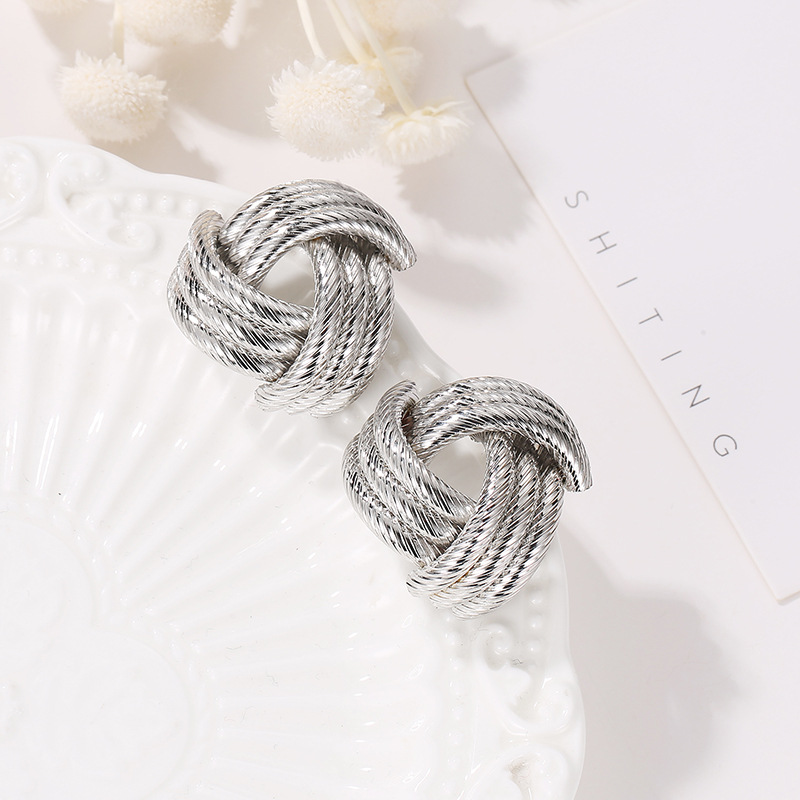 wish New products: Exaggerated European and American earrings, geometric cross alloy patterned stud earrings, fashionable and creative cross-border accessories wholesale Application Scenario