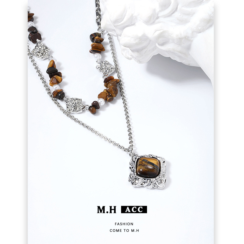 Retro Maillard Tiger's Eye necklace 2025 new style bestseller, light luxury high-end neckchain, fashionable and niche collarbone chain Application Scenario