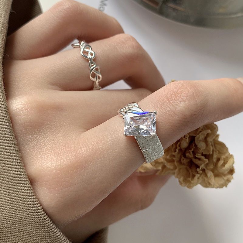 A niche design sense, a cool and sweet style, a zircon pink girlish heart ring with an open opening, exuding a high-end feminine charm details Picture