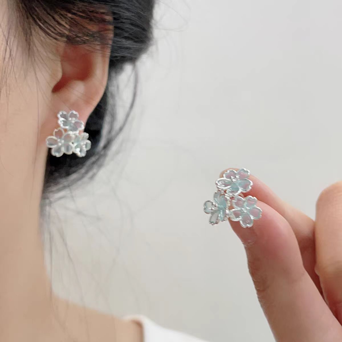 Icelandic flowers - Light and transparent blue and pink earrings, feminine charm, niche design sense, flower stud earrings, exquisite and high-end earrings full figure