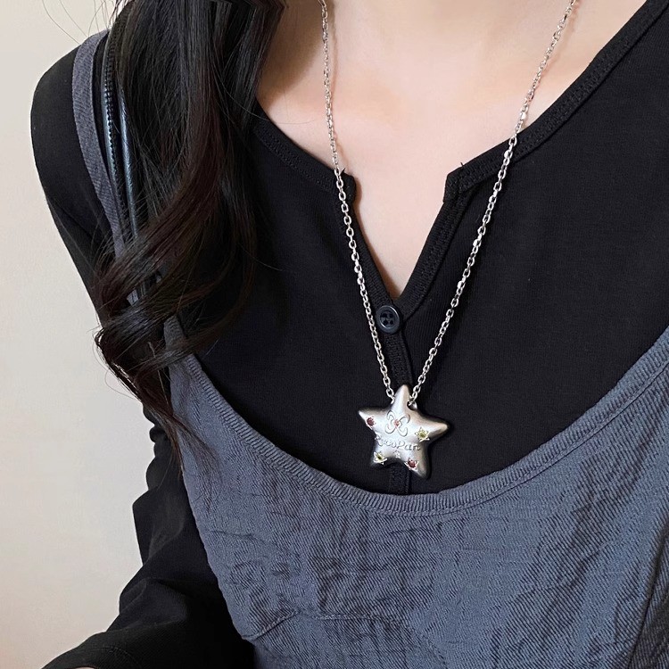 "Lucky Star" Dopamine Little Star necklace, cold style five-pointed star long hoodie chain Pendant, collarbone chain for women full figure