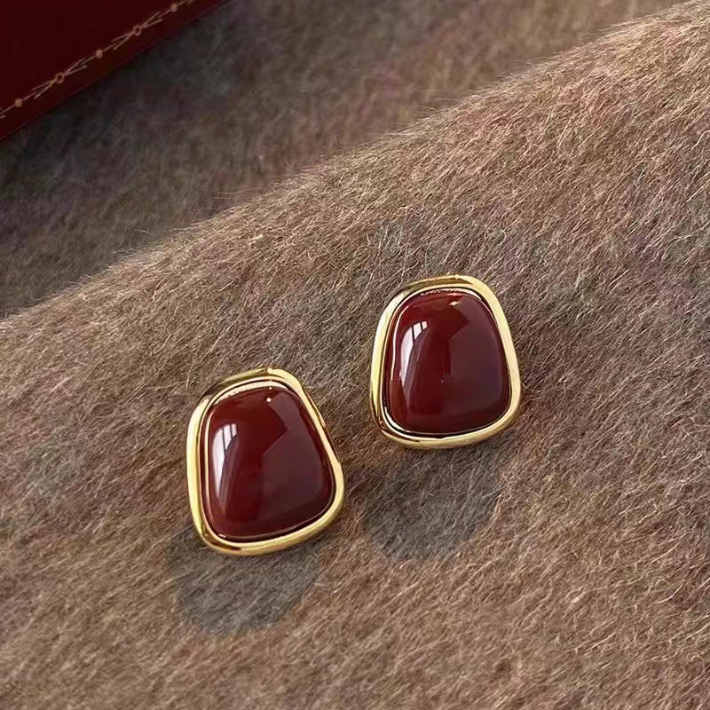 Autumn and winter French retro red geometric stud earrings for women 2025 bestsellers, unique and elegant earrings Application Scenario