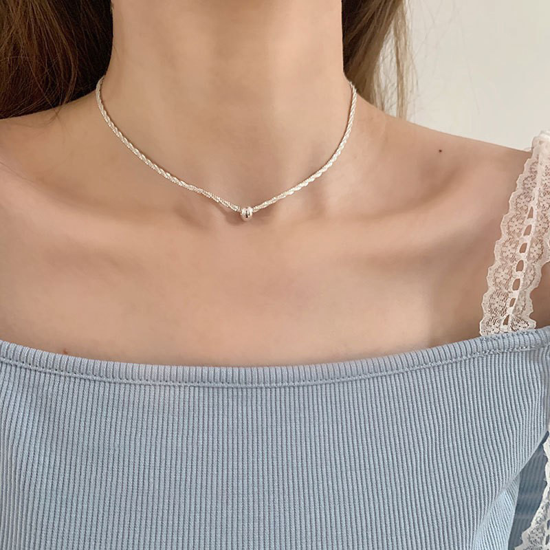 Silver simple starry sky necklace, a light luxury and niche style for women, with a sparkling sand collarbone chain and a retro neckband details Picture
