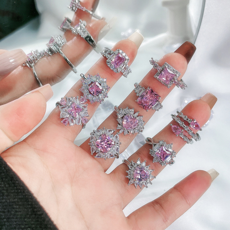 A high-end, light luxury pink diamond heart-shaped zircon open ring for women, a French sweet, cool, fashionable and elegant, exquisite and individual ring Specification drawing