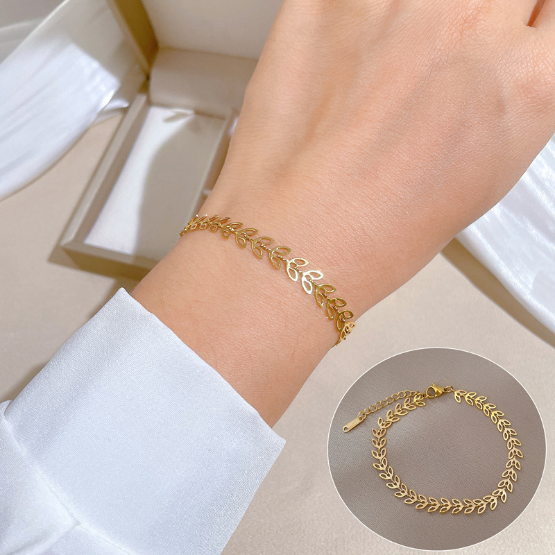 【 All-titanium Steel 】 Dongdaemun's minimalist style clover chain bracelet, a female Internet celebrity's retro best friend full figure