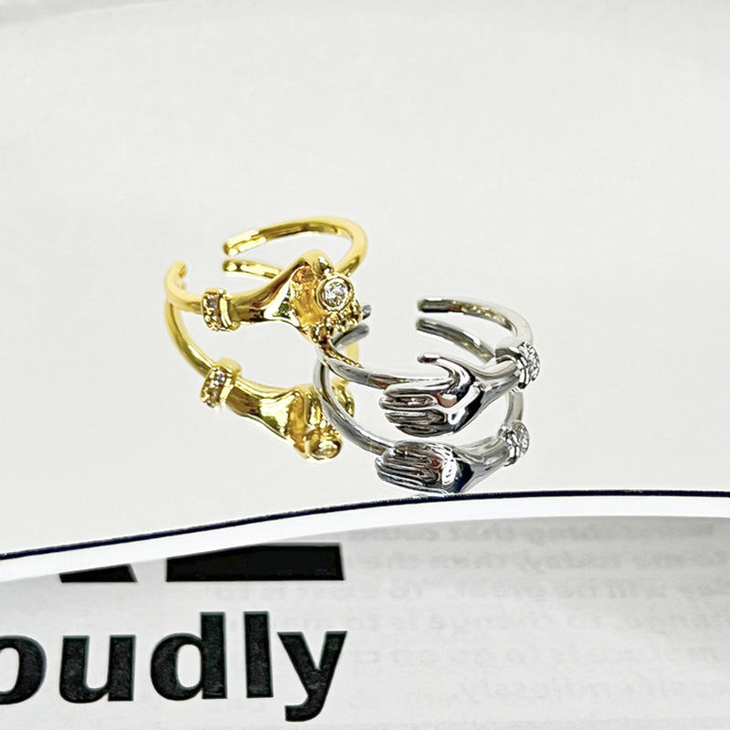New creative hand-holding personalized couple rings, hugging hands, niche design, fashionable, Instagram trendy and simple rings full figure
