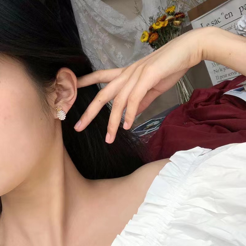 Korean-style light luxury and versatile fruit pearl pineapple stud earrings for women, small and exquisite girlish style earrings, elegant and fashionable earrings details Picture