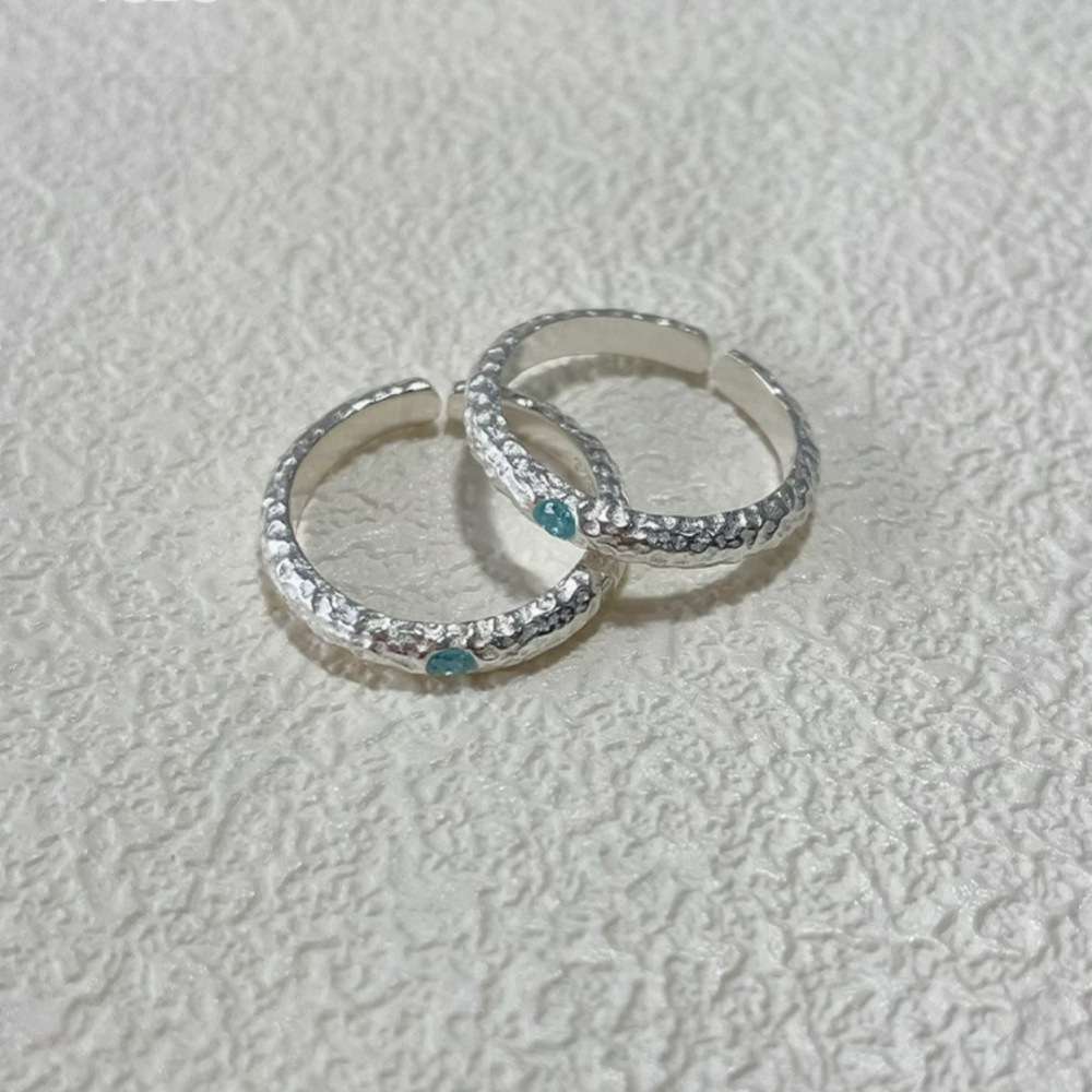 The Korean version aquamarine ring is a simple and fashionable tail ring for women. It features a unique design that is versatile and exudes a sense of sophistication. The opening is adjustable Application Scenario