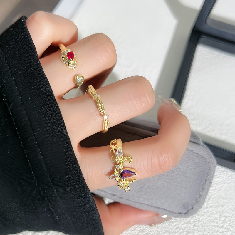 Exquisite mid-style light luxury crown purple diamond sweet and cool open ring for women's fashion cold style geometric versatile index finger ring full figure