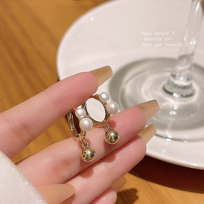 New fashionable and simple pearl ear buckles for women, light luxury, French niche design, versatile and personalized, trendy earrings wholesale Specification drawing