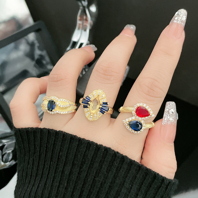 The retro ring for women exudes a sense of light luxury and sophistication. It features a niche design on Instagram, with a cold and cool style that showcases a fashionable and individualistic vibe details Picture