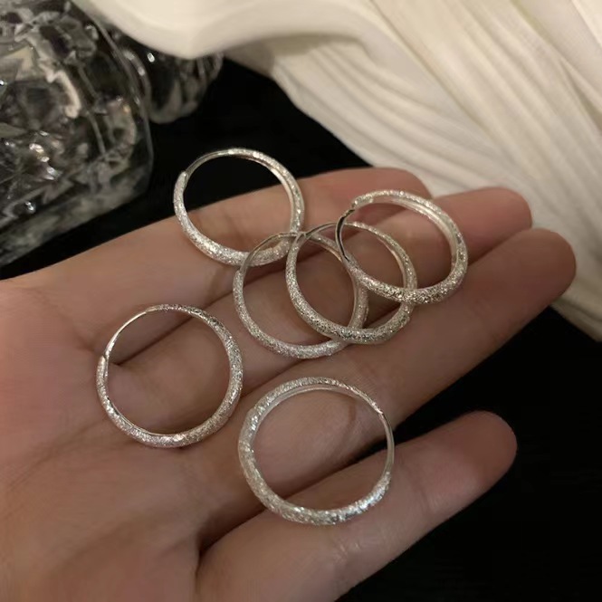 "Natural Sparkle" Silver matte ring earrings, a unique and high-end look for women, elegant and casual plain ring earrings full figure