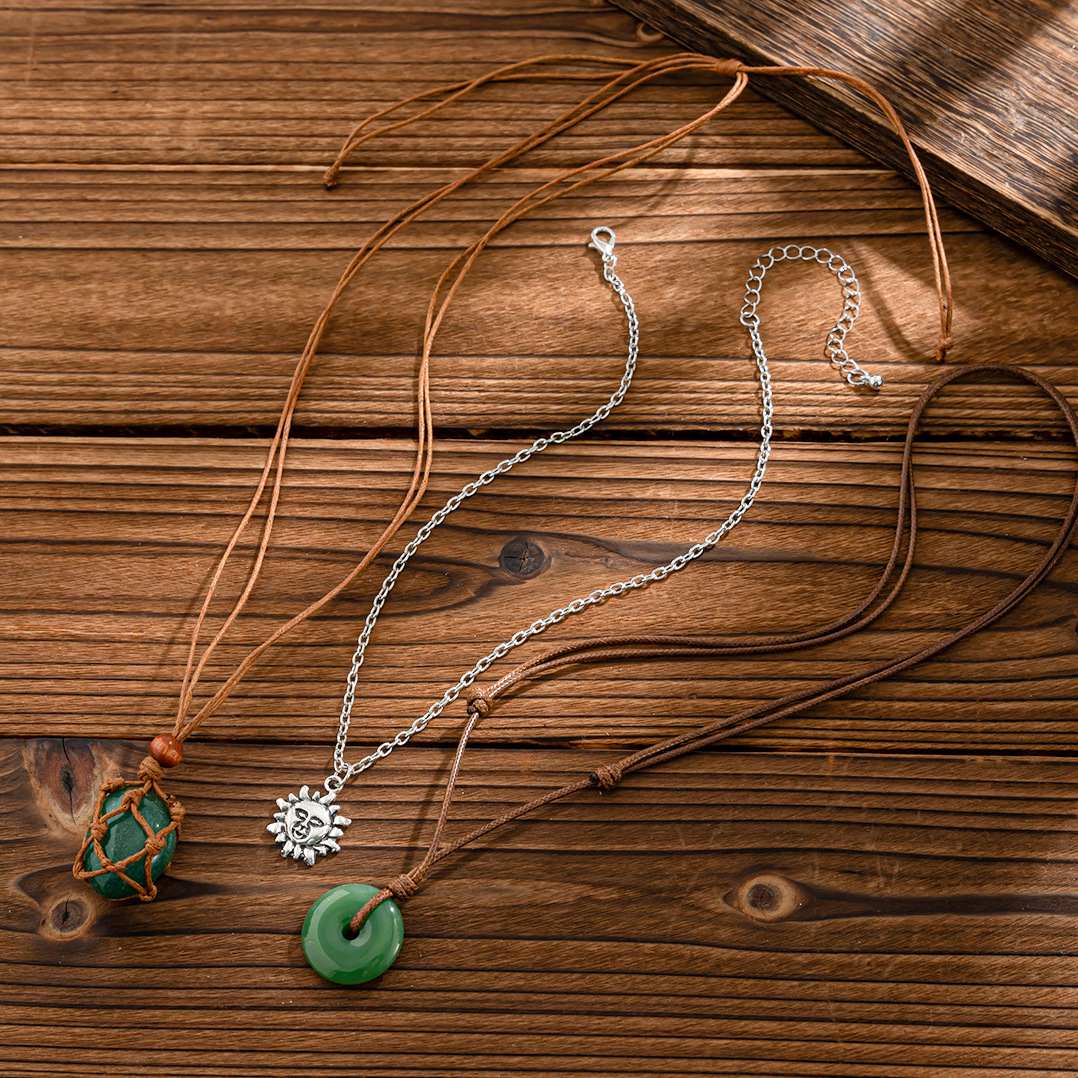 European and American cross-border jewelry, fresh and adjustable wax thread pendant necklace, forest-style sun-shaped alloy collarbone chain Application Scenario