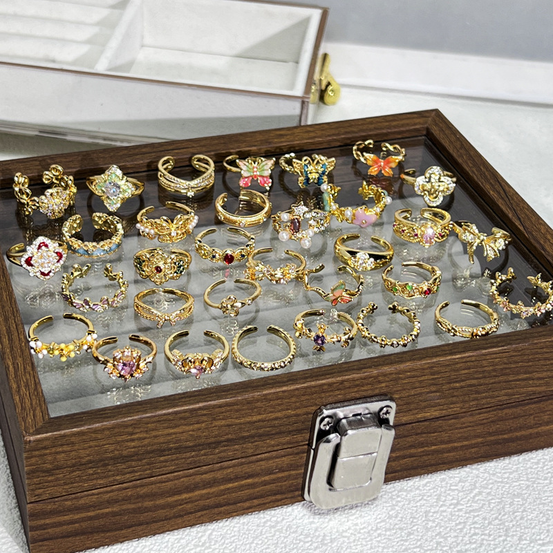 New light luxury, retro, fashionable and versatile colorful butterfly enamel ring with a unique design sense for women, a best friend ring Application Scenario