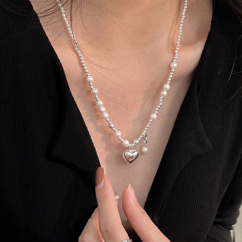 Silver heart-shaped pearl round bead necklace for women, spring and summer style, tassel feel, light luxury and grand collarbone chain, ins style Application Scenario