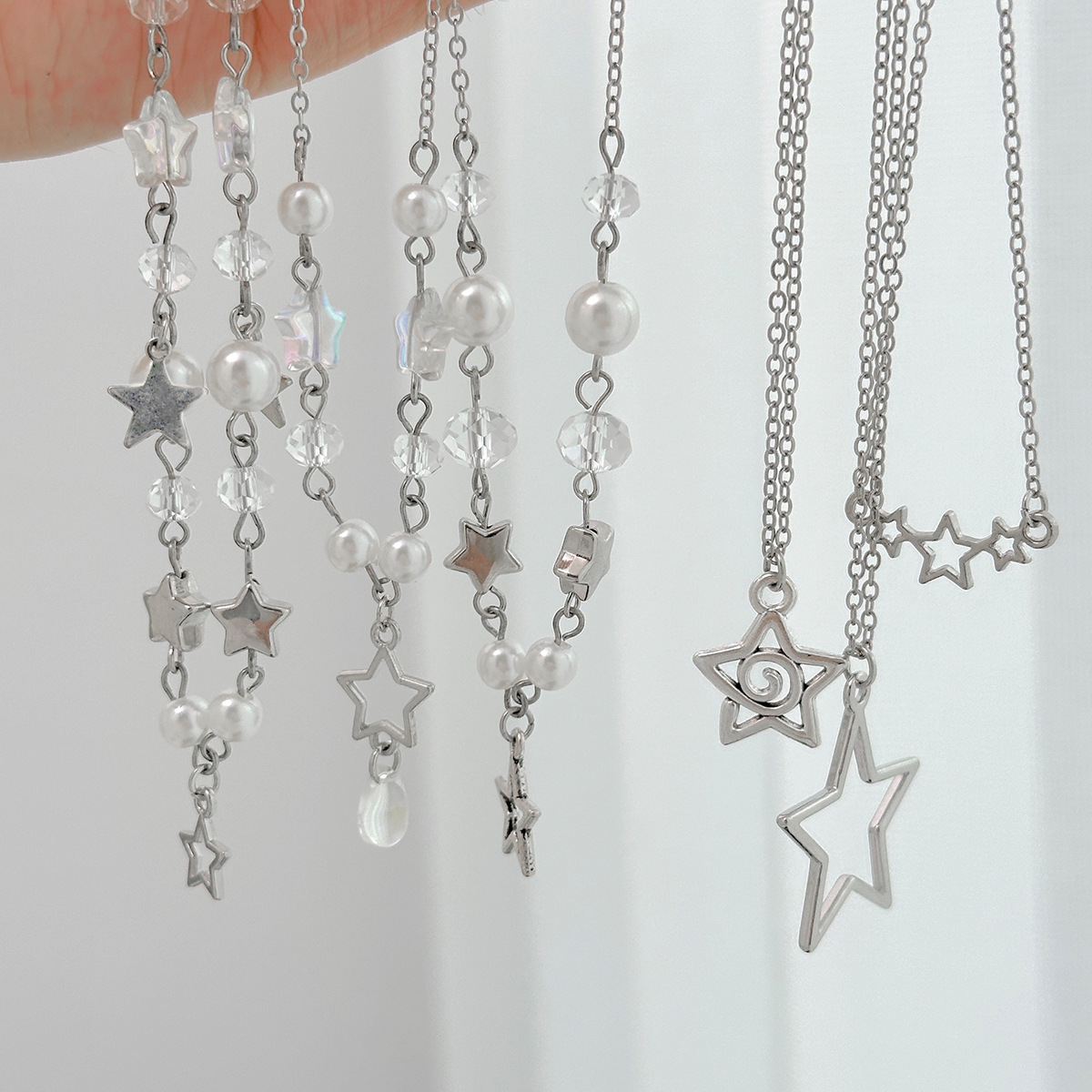 European and American cross-border jewelry punk style heart-shaped alloy pendant necklace, unique tassel heart twist chain, collarbone chain Application Scenario