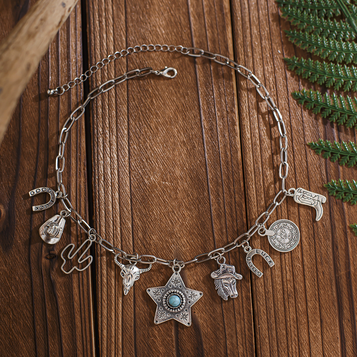European and American cross-border jewelry: Simple and multi-element bull head pendant necklace with a fashionable sense, alloy multi-layer tassel collarbone chain Application Scenario