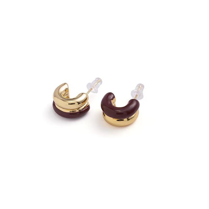 Shop owner's recommendation! Stunning black and gold stud earrings, high-end retro earrings, niche design, retro Hong Kong-style earrings Item Picture