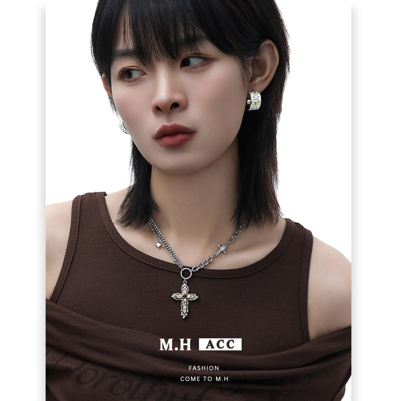 Hip-hop cross Zircon necklace, women's light luxury niche new collarbone chain, ins cool and individualistic style pendant wholesale full figure