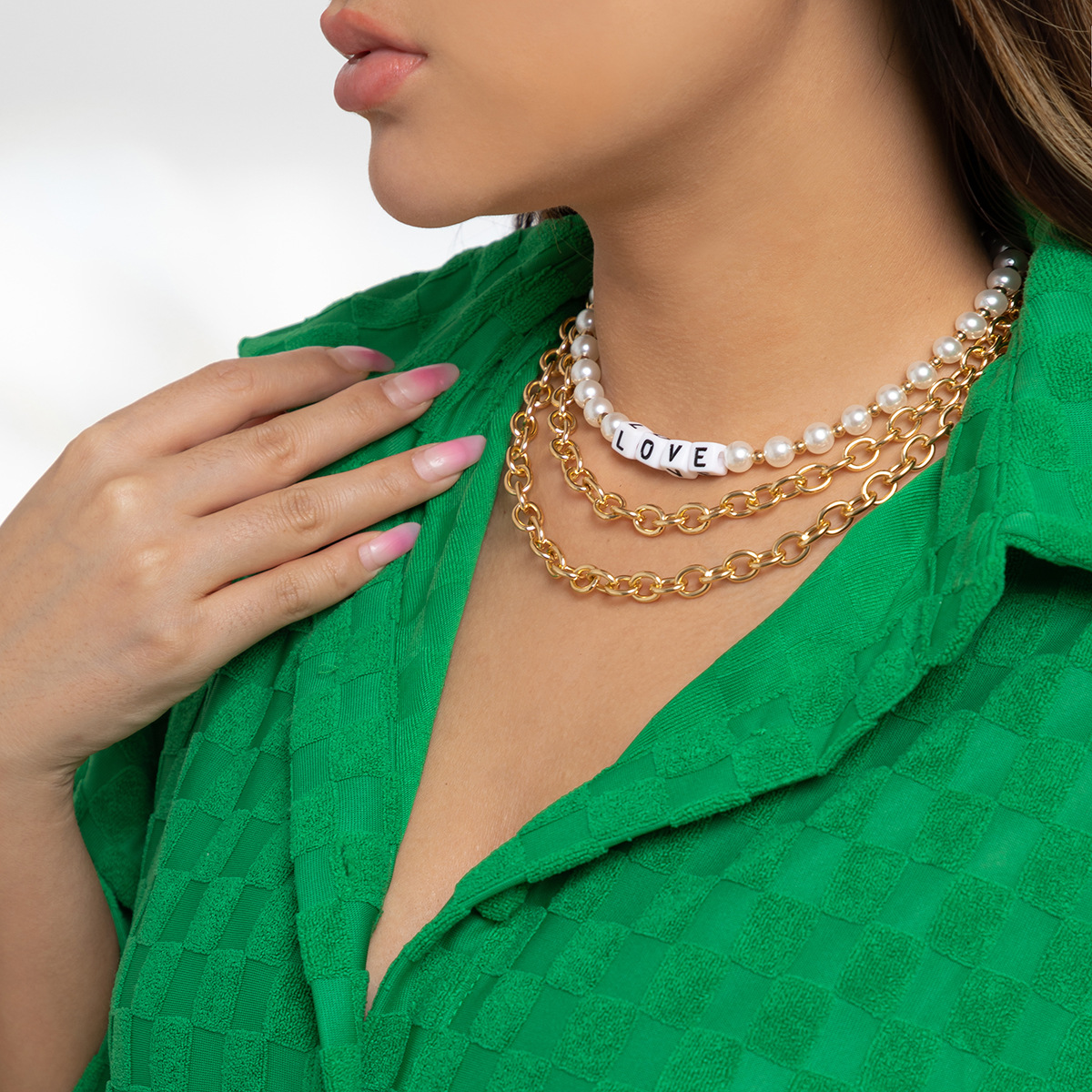 European and American cross-border jewelry, exaggerated and unique thick chain beaded necklace, female alloy imitation pearl sweet and cool letter necklace Specification drawing