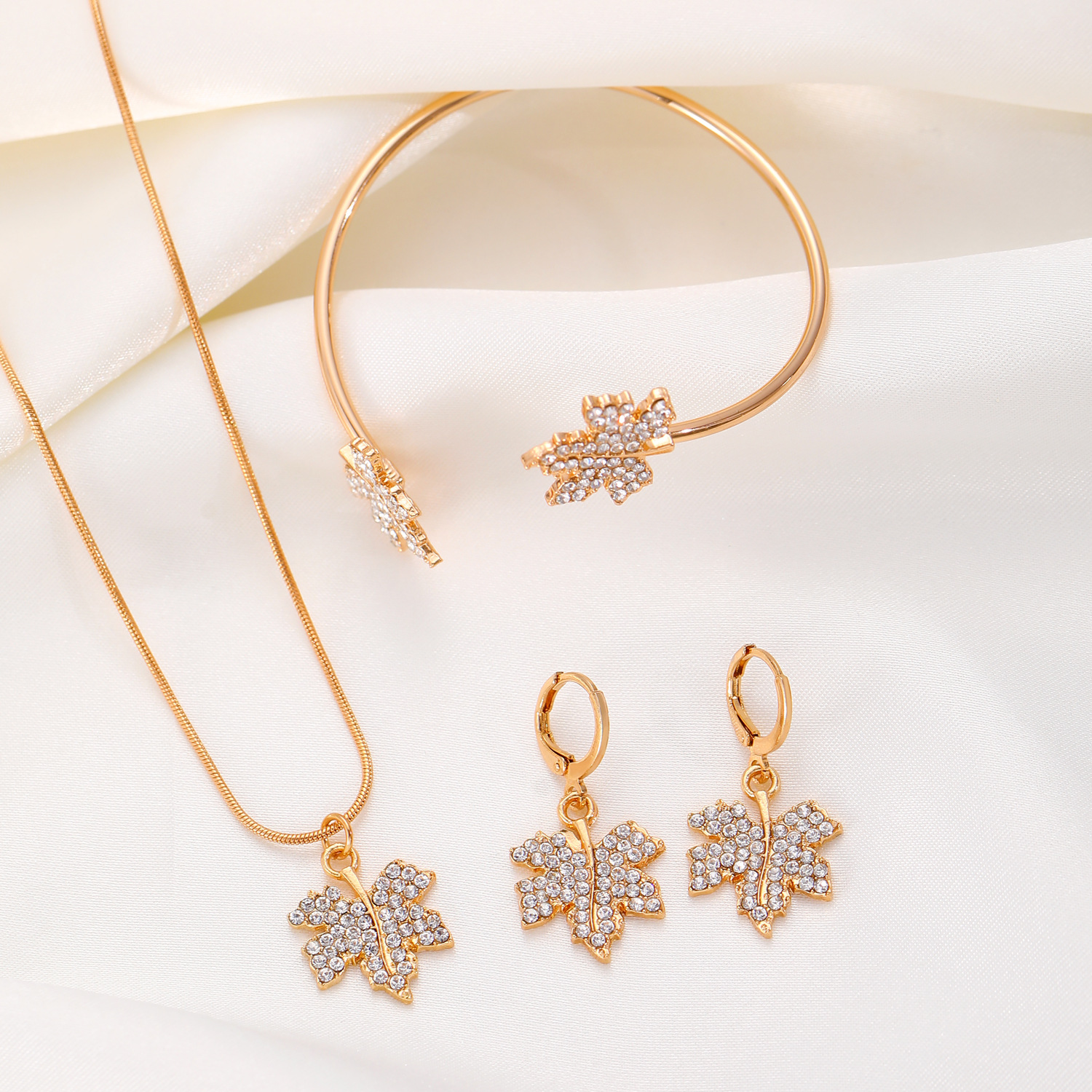 European and American ins style maple leaf necklace, earrings and bracelet set, high-end and light luxury autumn and winter diamond-encrusted jewelry three-piece set for women Application Scenario
